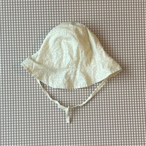 H&M Light Yellow Floral baby hat. Size 9-12 months